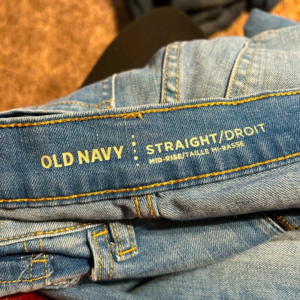 Old navy skinny jeans. Ankle length. Good condition.